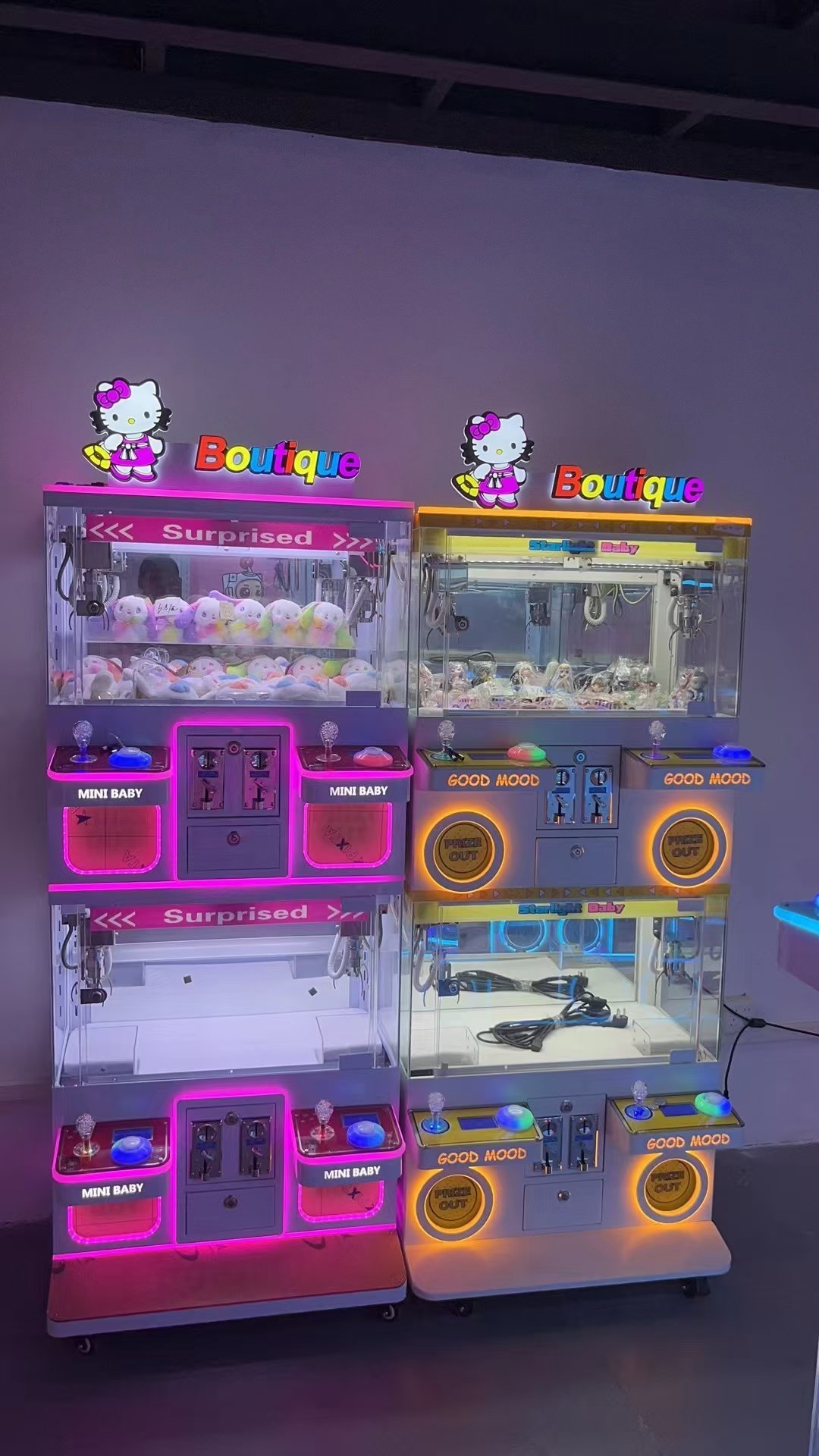 Hello Kitty 4-Player Premium Claw Machine